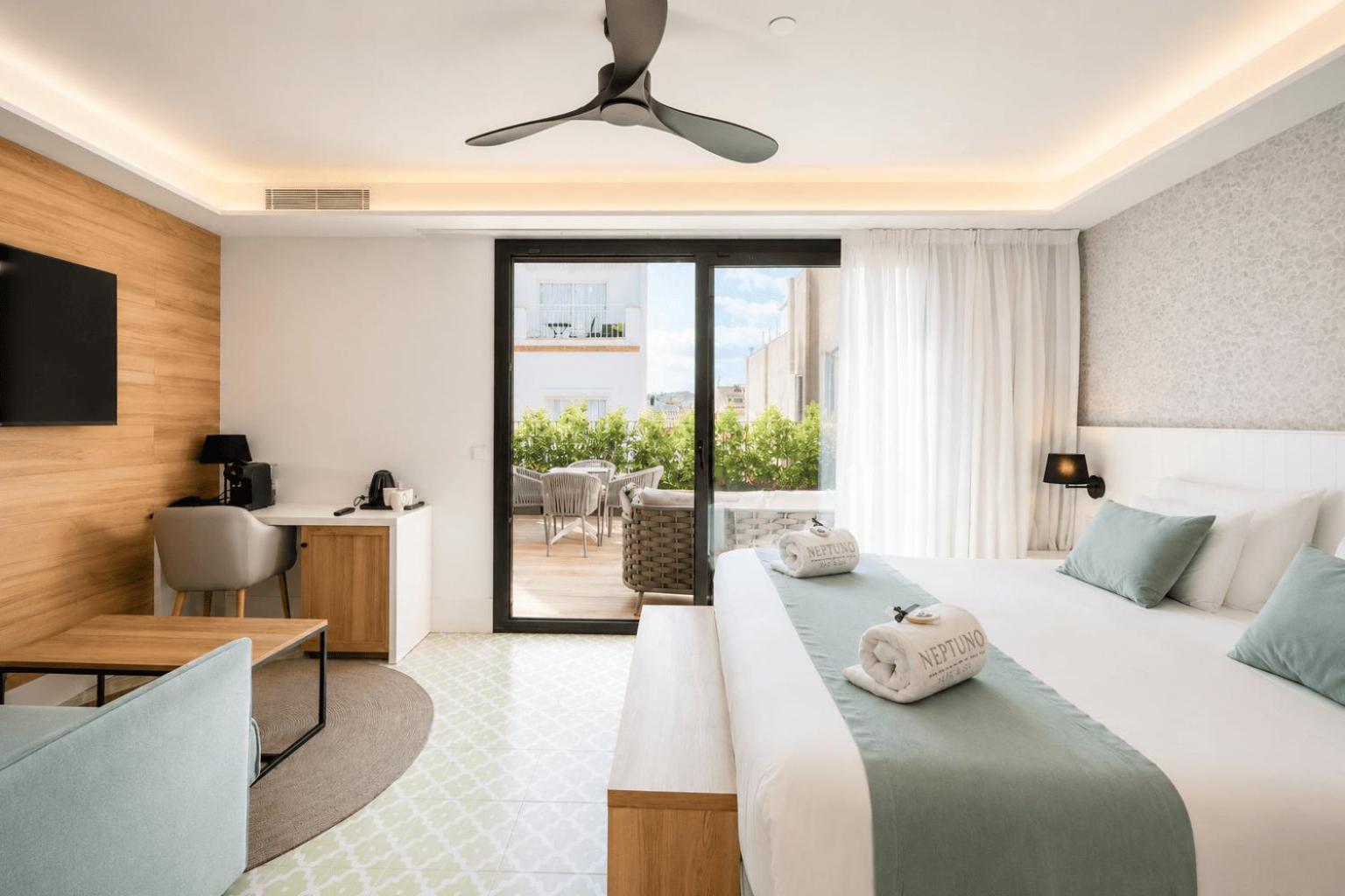 Deluxe Suite with outdoor Jacuzzi