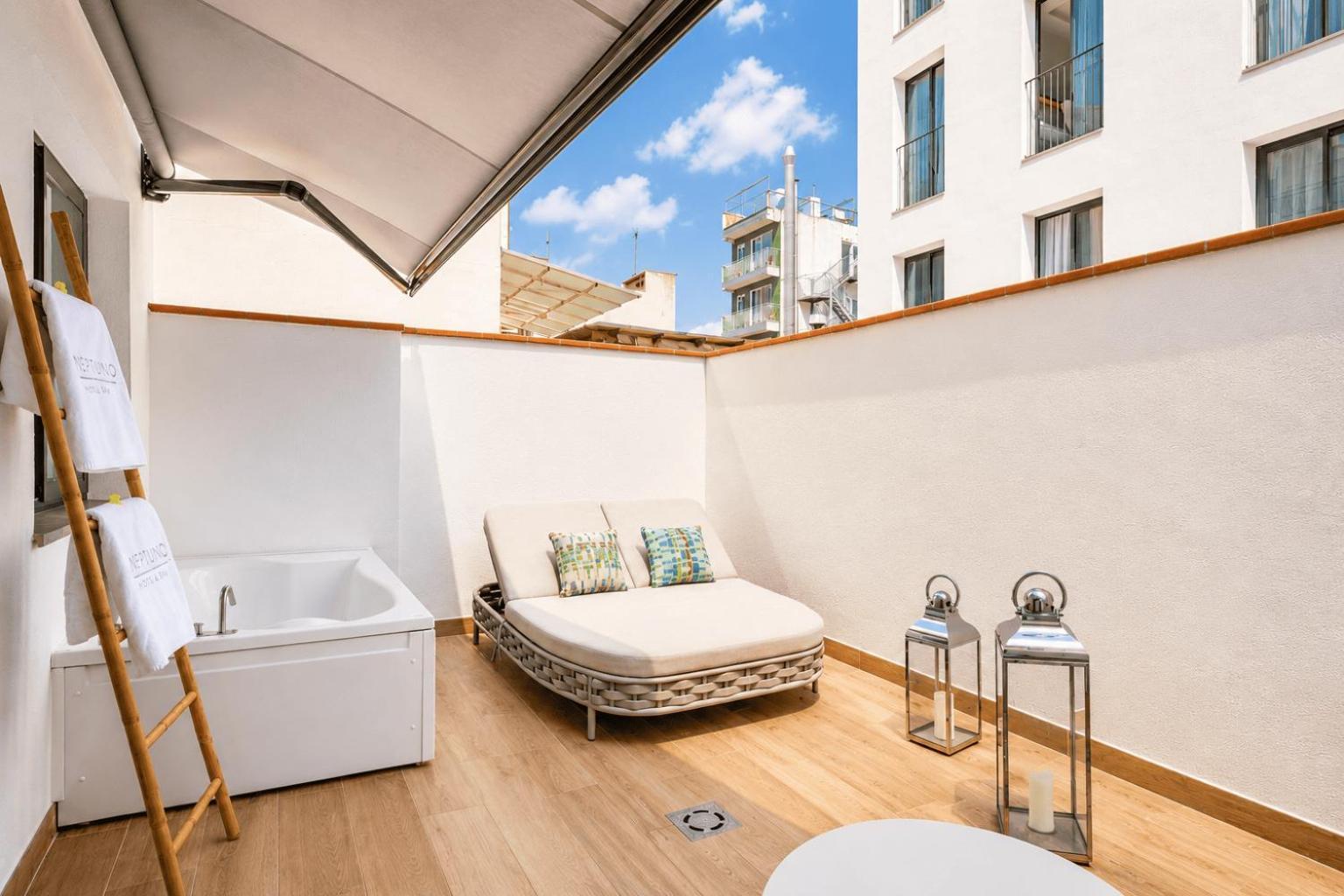 Suite with Terrace and outdoor Jacuzzi