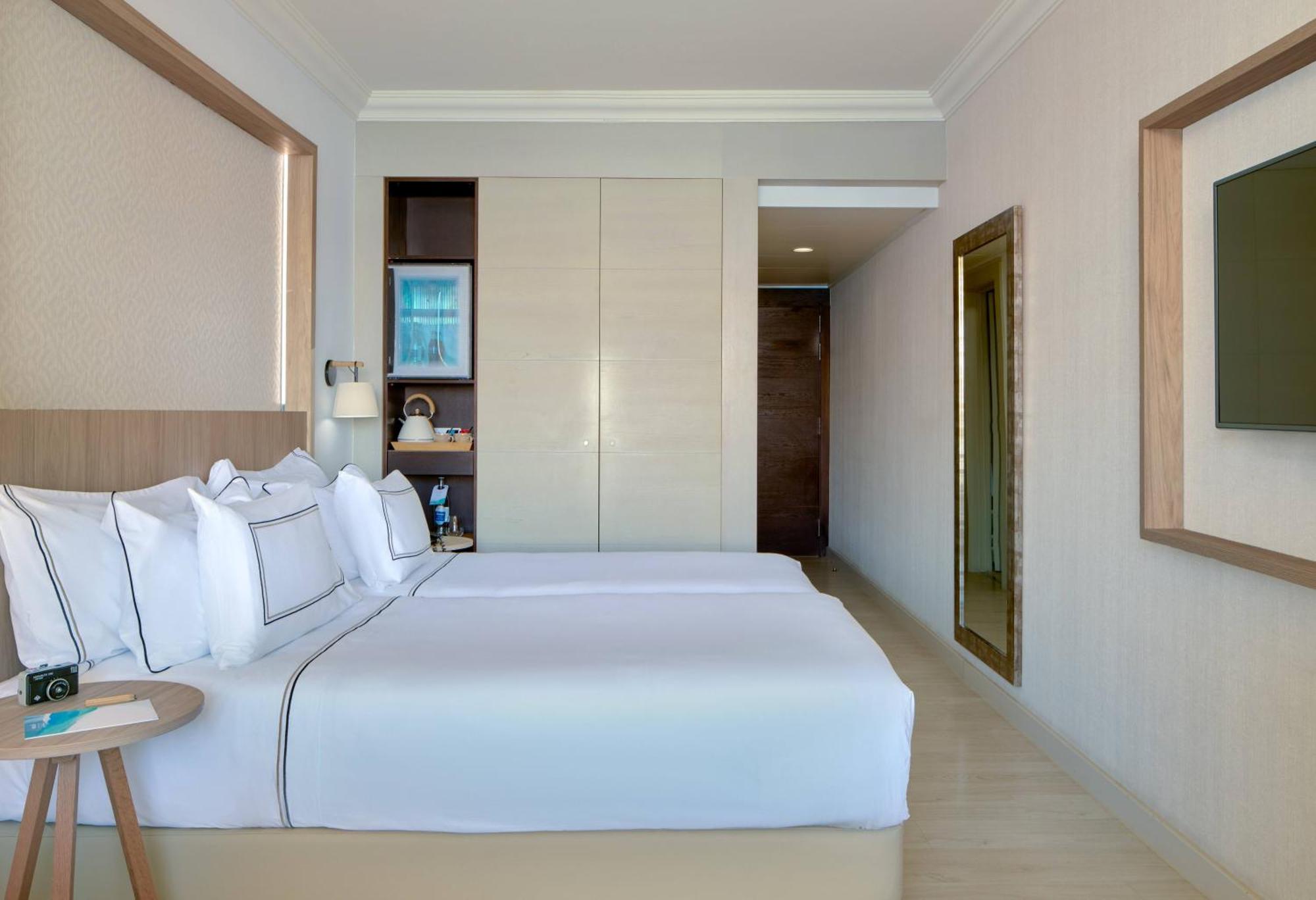 Superior Family Room with Frontal Sea View