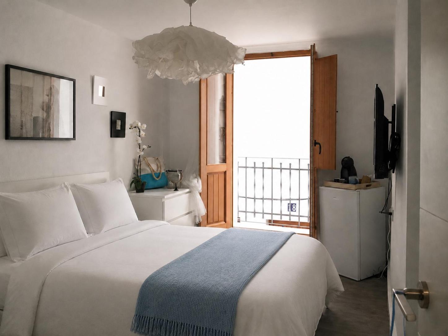 Double Room Private Bathroom