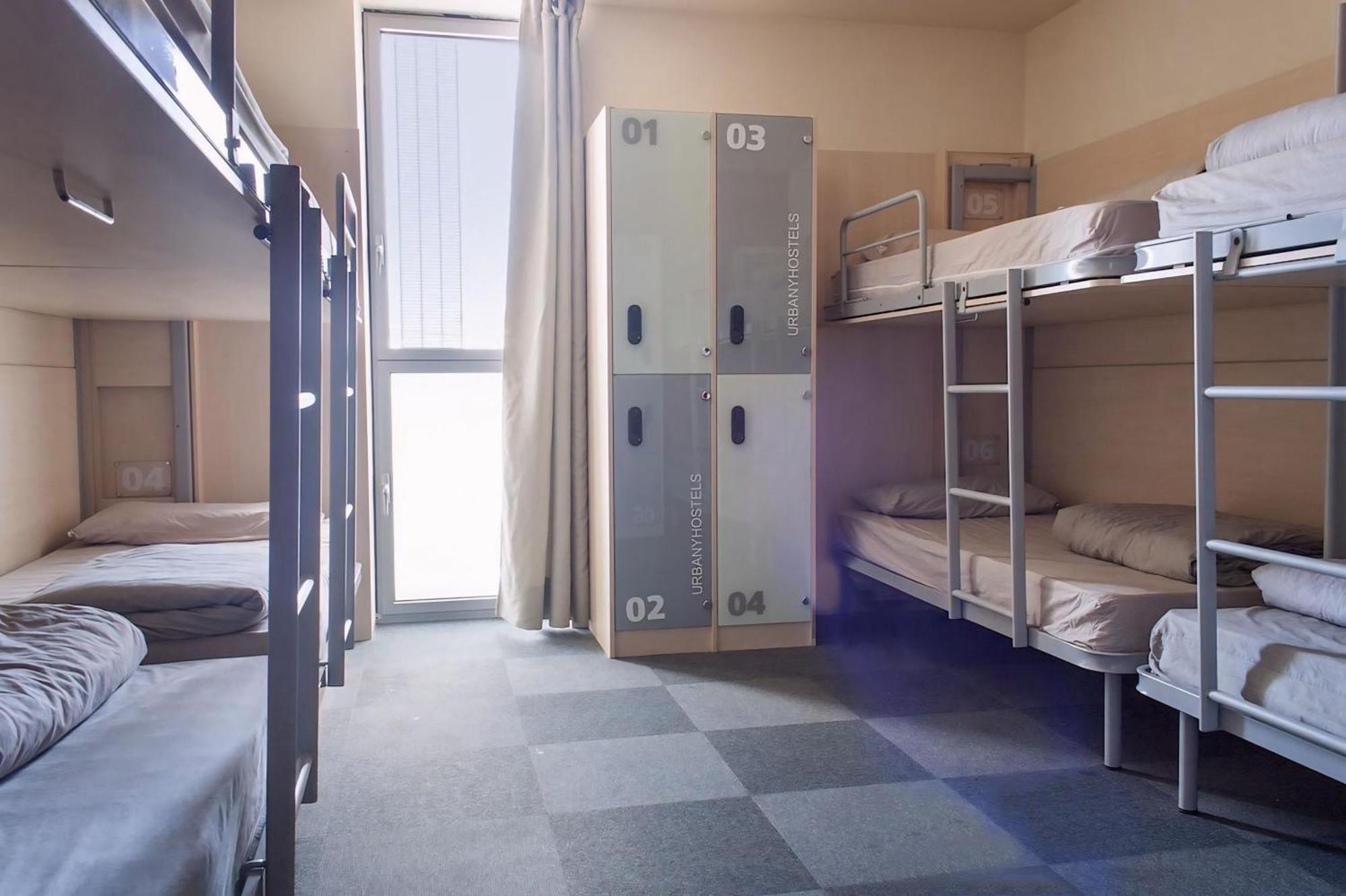Bed 8-Bed Dormitory Room