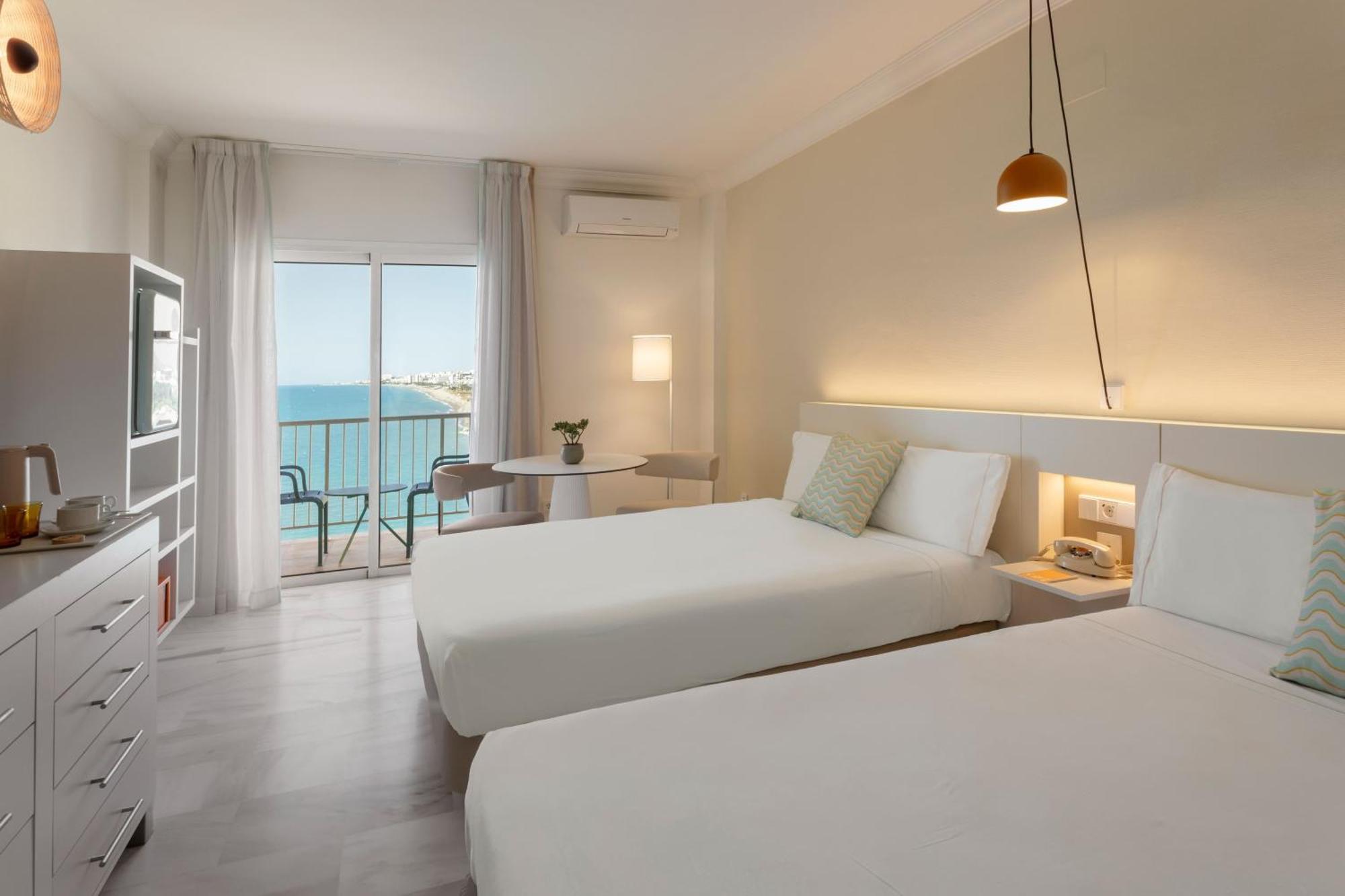 Superior Twin Room Frontal Sea View