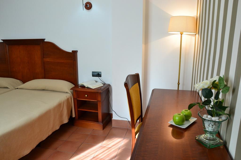 Double Room with Private Bathroom,185355678:JPEG
