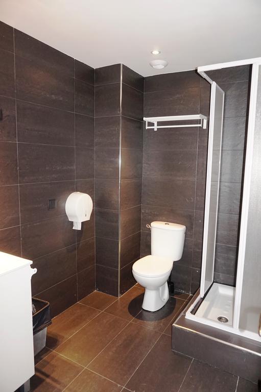 Economy Twin Room with Shared Bathroom