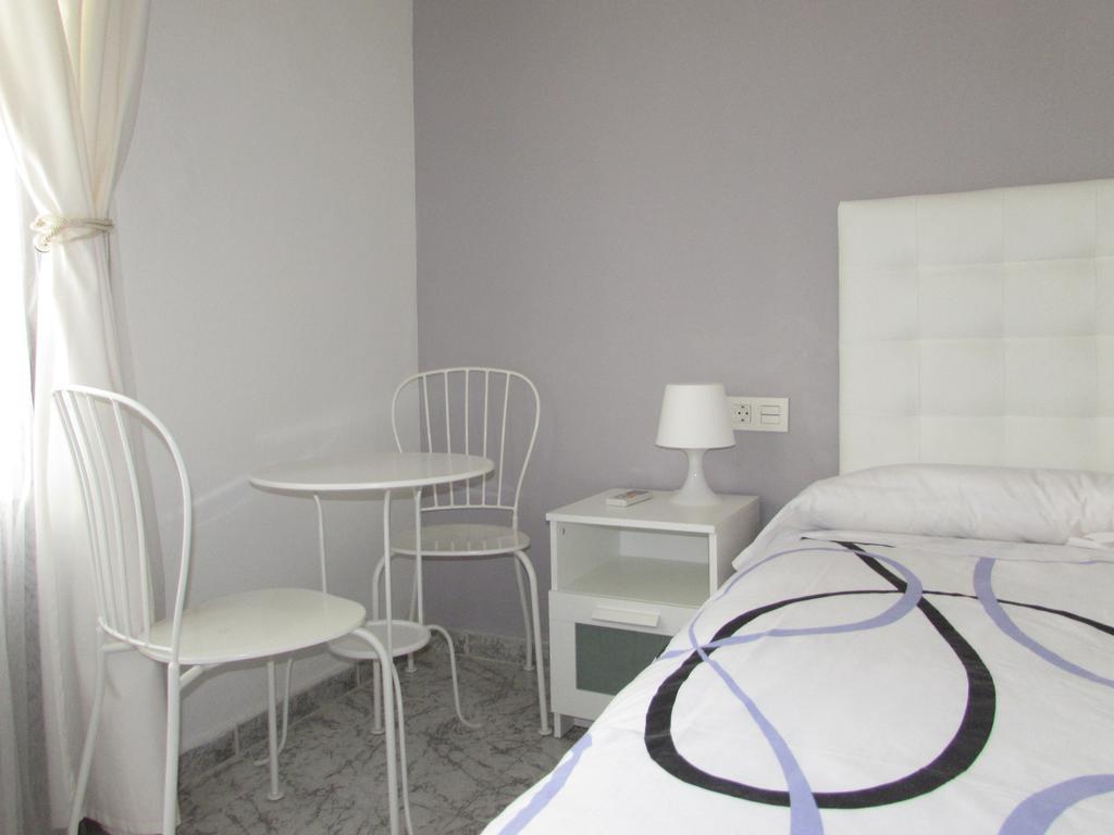 Single Room with Private Bathroom and Terrace,752699048:JPEG