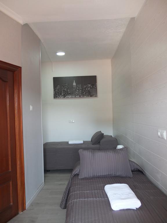 Chambre Lits Jumeaux avec Salle de Bains Commune