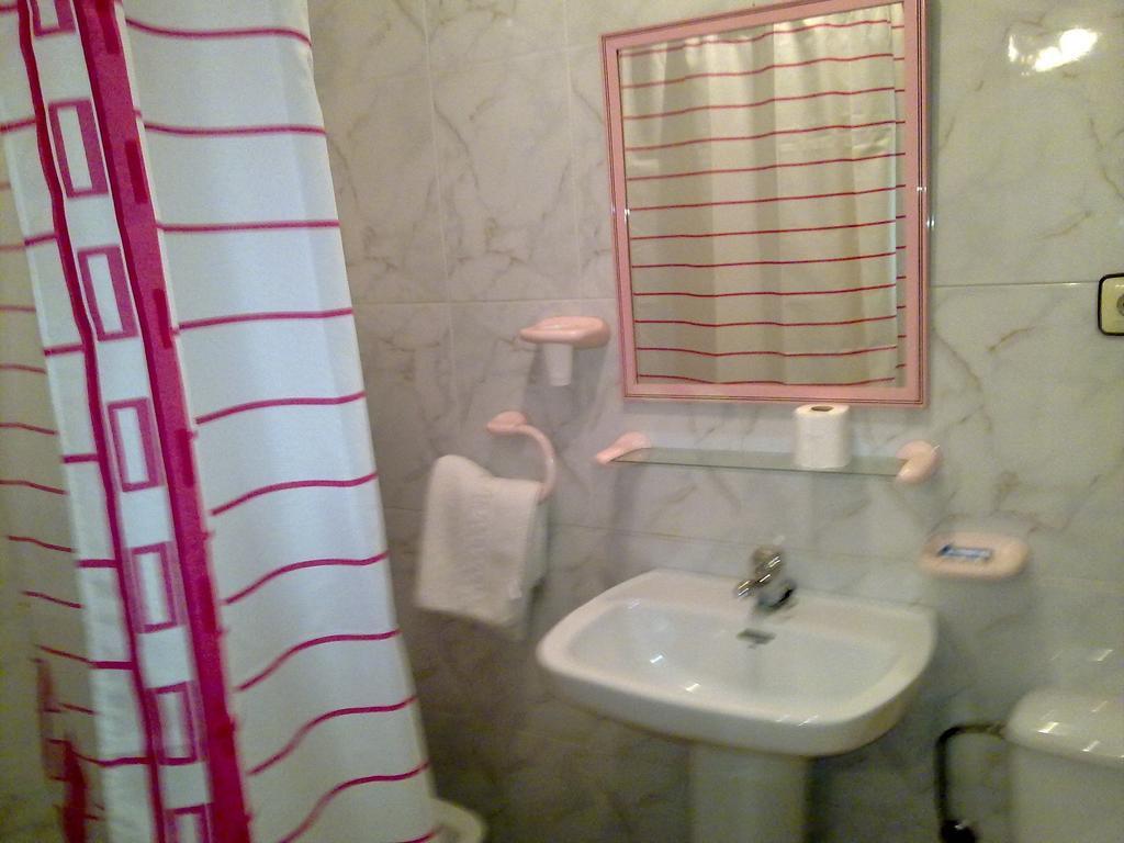 Twin Room Private Bathroom,224736785:JPEG