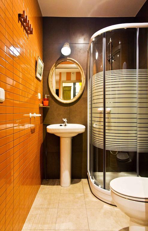 Camera Matrimoniale con Bagno in Comune