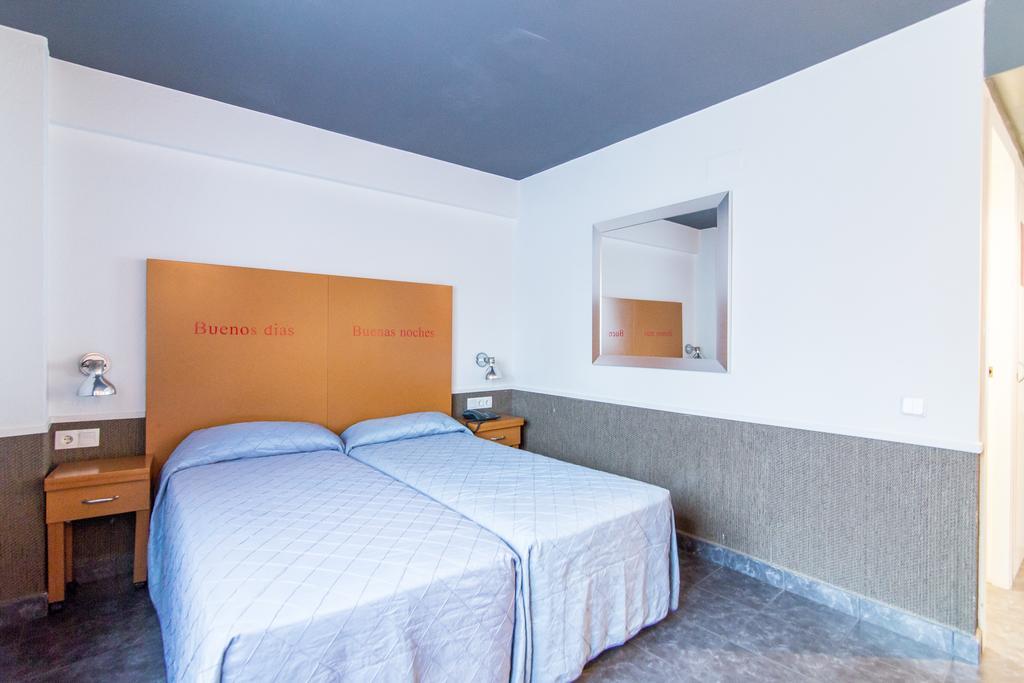 Double or Twin Room Private Bathroom