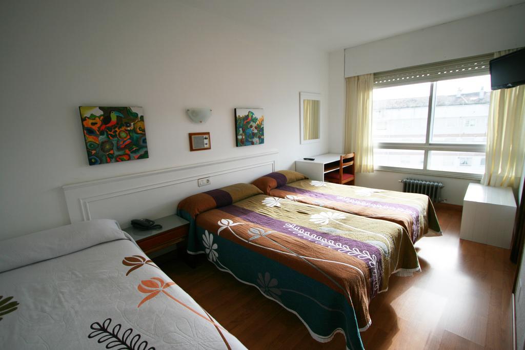 Twin Room with Extra Bed and Private Bathroom