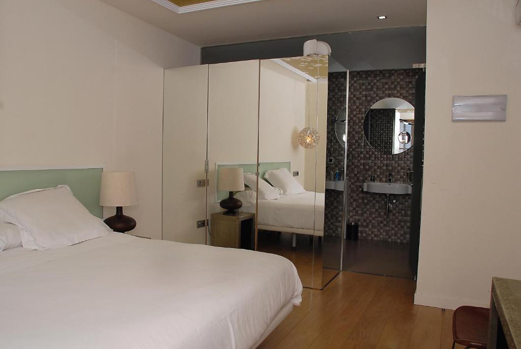 Quarto Deluxe com Cama de Casal ou 2 de Solteiro e Banheira de Hidromassagem