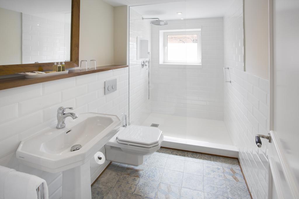 Double or Twin Room with Terrace and Garden view (2 Adults + 1 Child)