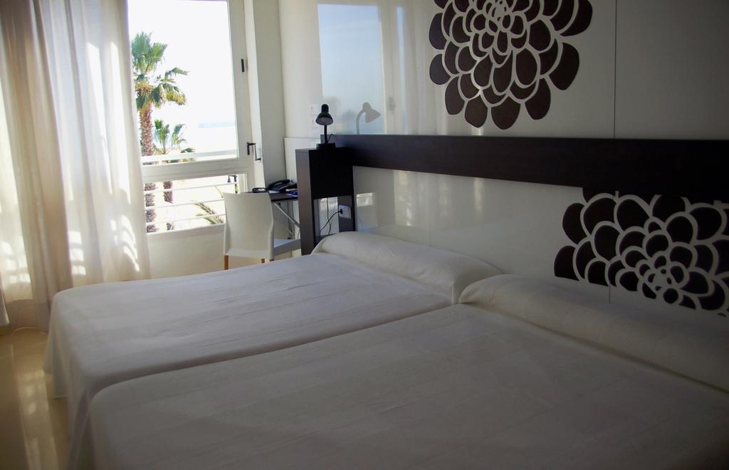 Standard Twin Room Sea View