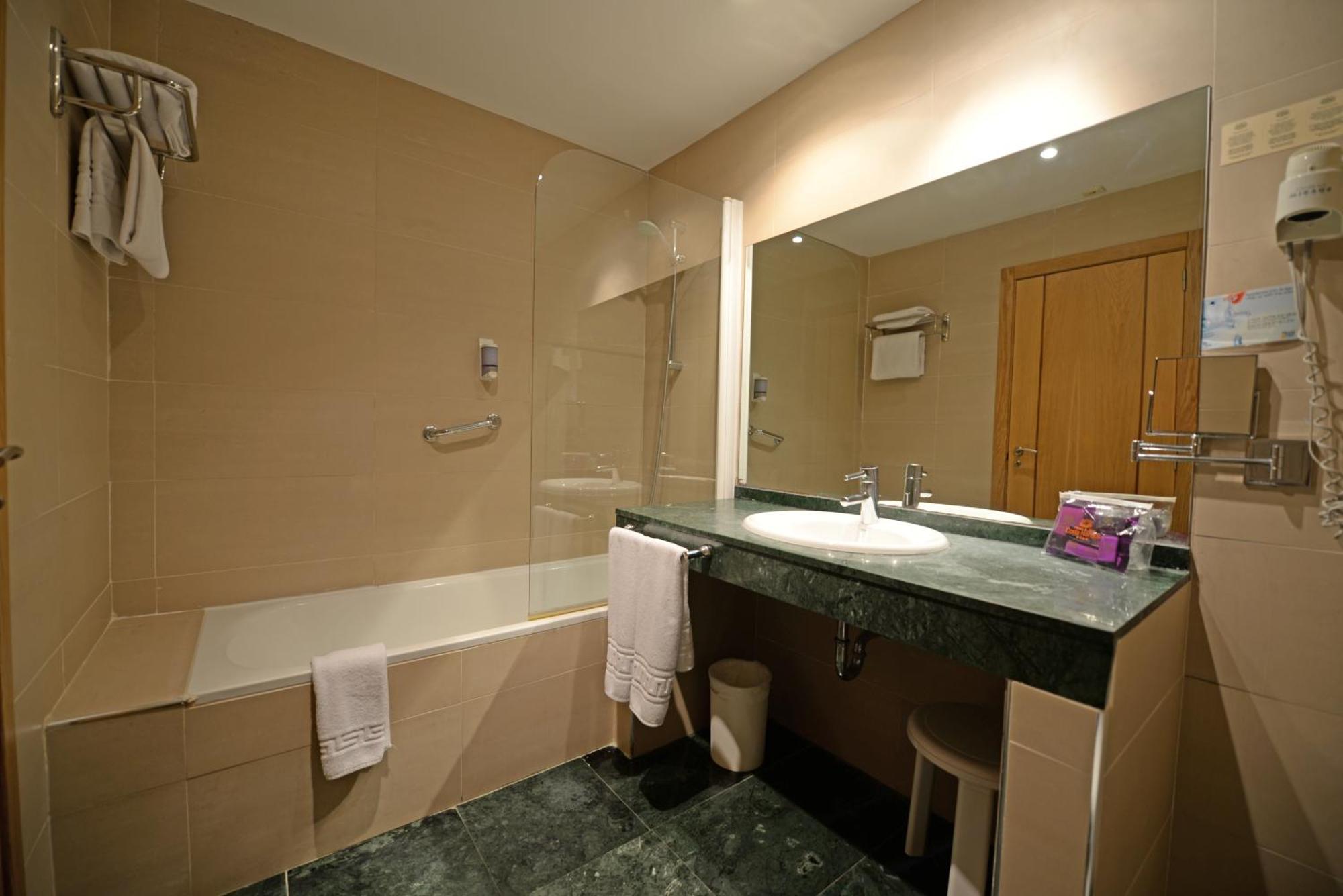 Habitación Doble Deluxe con balcón y vistas al mar