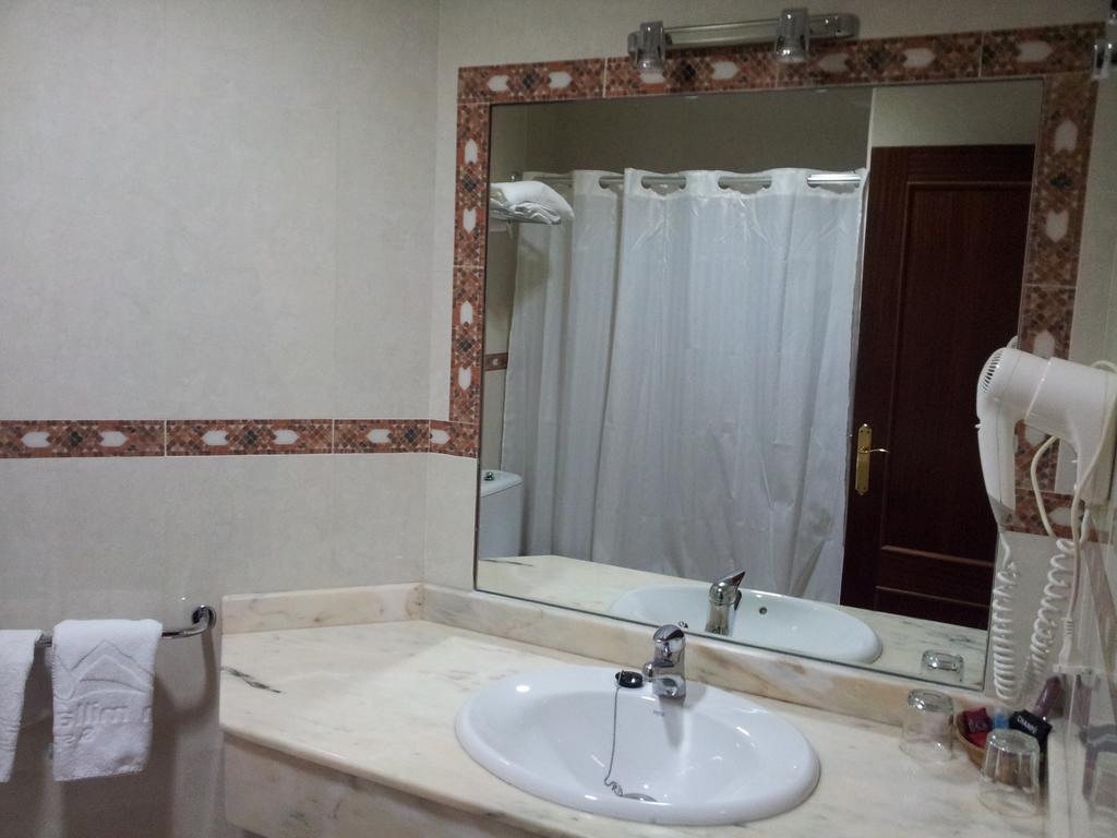 Triple Room,1325196313:JPEG
