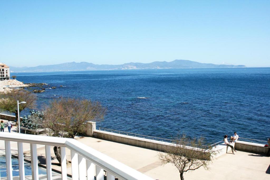 Chambre Lit Queen-Size - Vue sur Mer