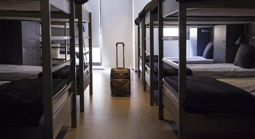 Posto Letto in Dormitorio Femminile con 14 Letti