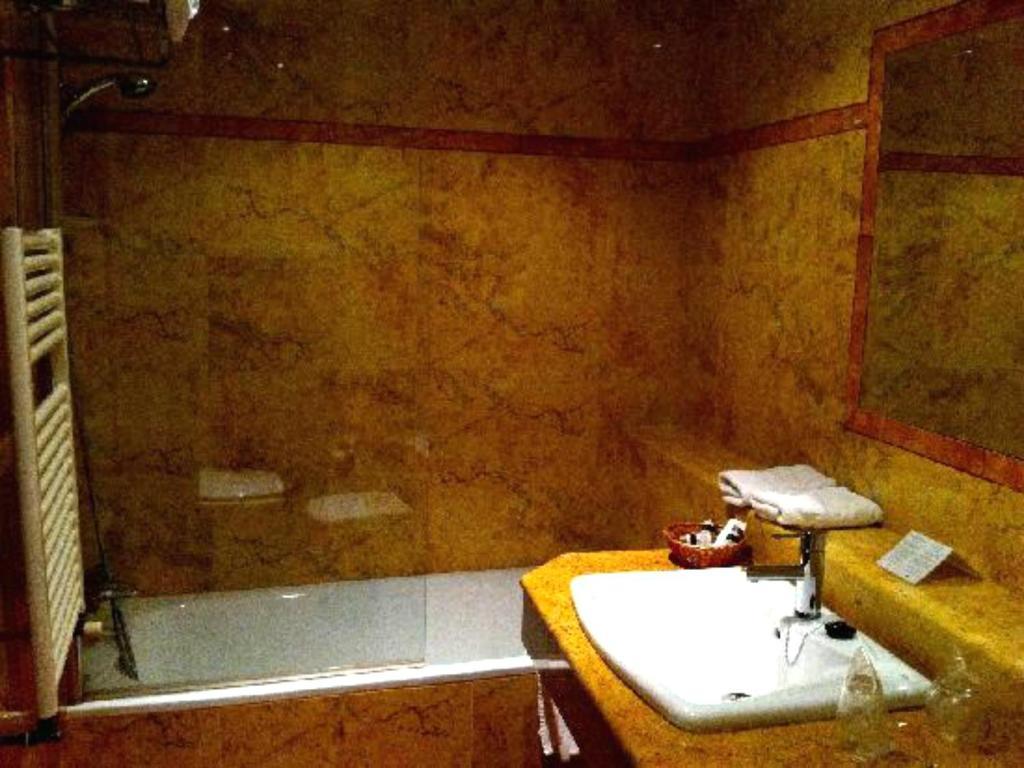 Single Room,30898940:JPEG
