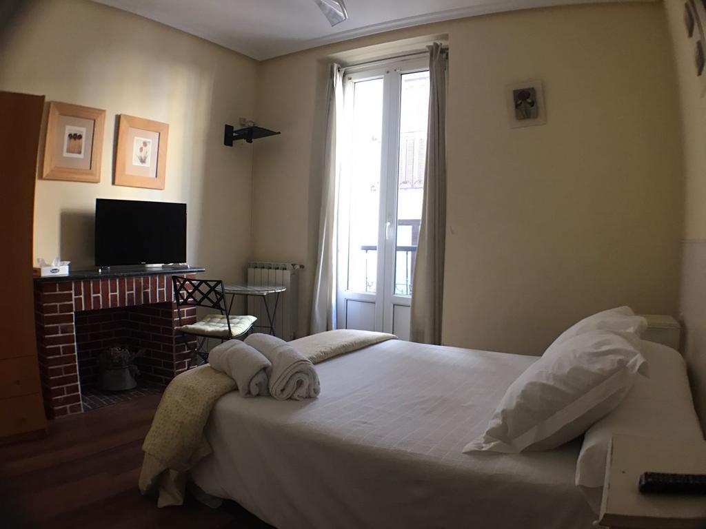 Camera Matrimoniale/Doppia con Letti Singoli con Bagno in Comune