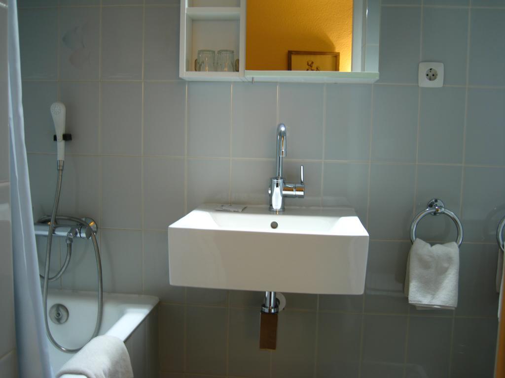 Small Double Room,1112139333:JPEG