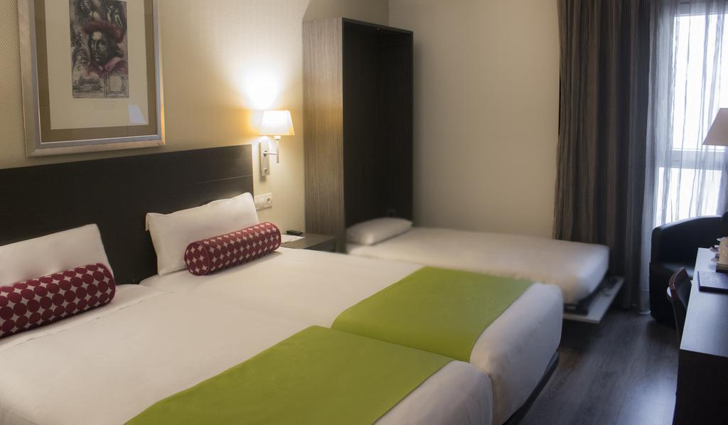 Quarto Superior com Cama de Casal ou 2 de Solteiro