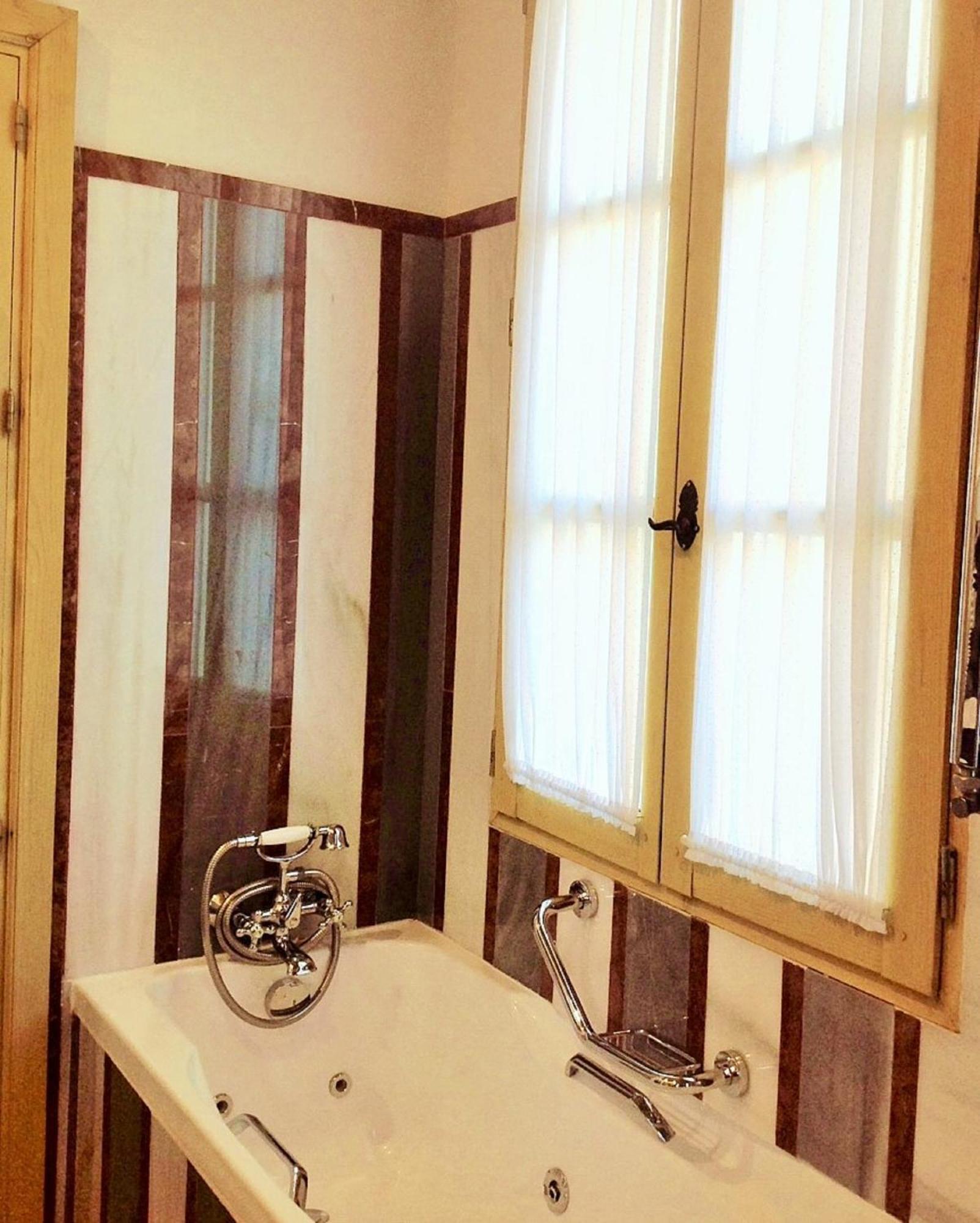 Deluxe Double or Twin Room,378941830:JPEG