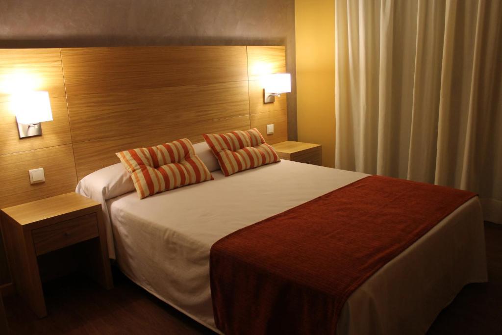 Double or Twin Room - Romantic Offer,37159675:JPEG