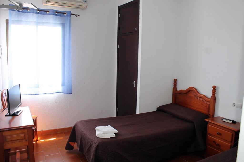 Basic Triple Room