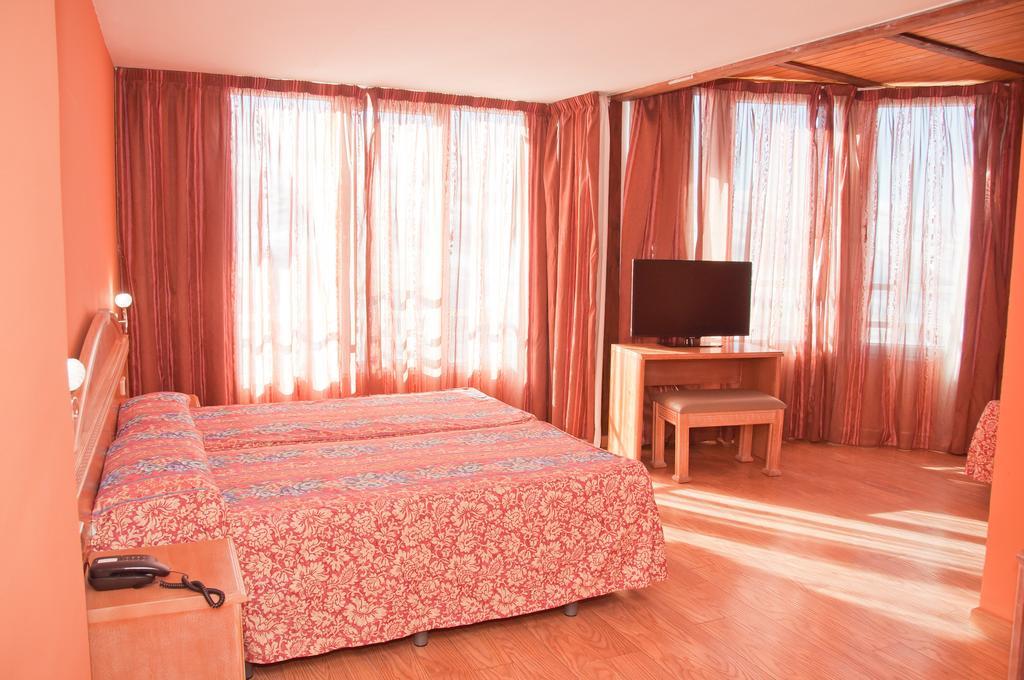 Quarto Duplo com Cama Extra