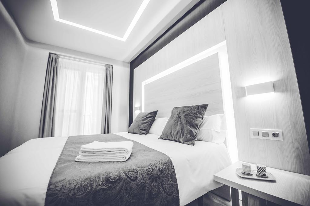 Twin Room,382582720:JPEG