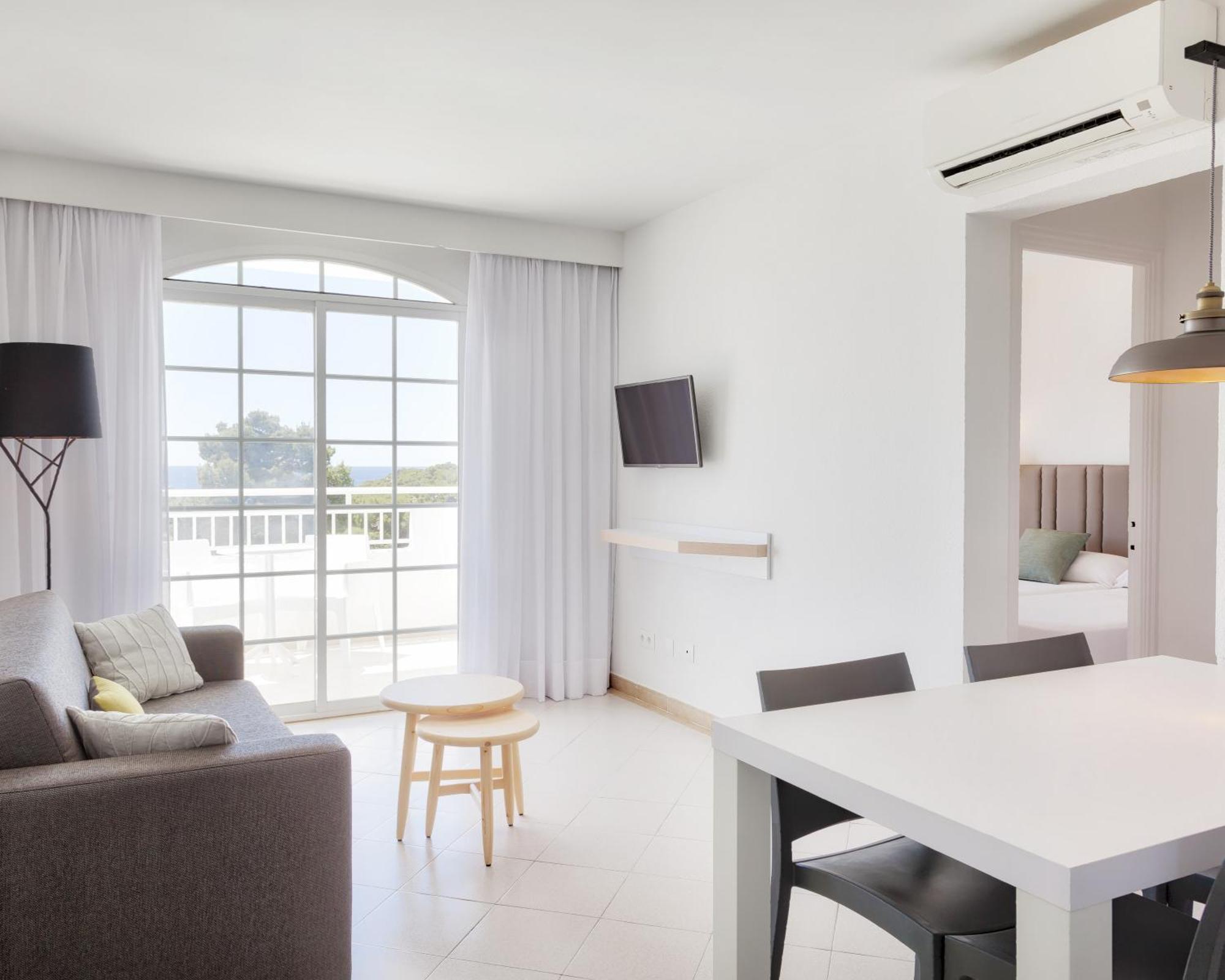 Apartamento de 2 dormitorios con vistas a la piscina (5 adultos)