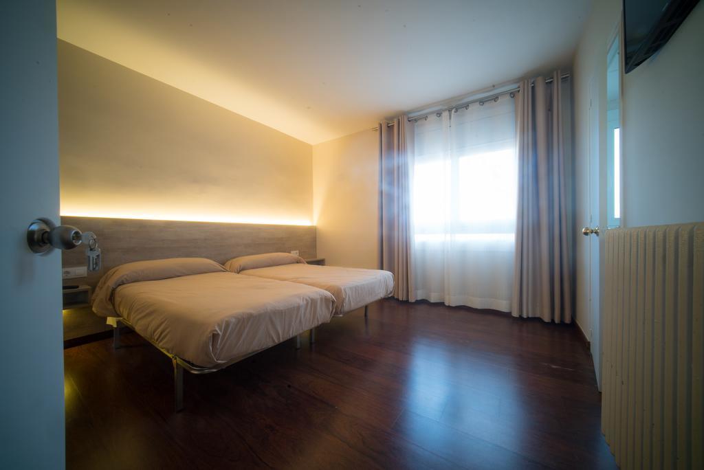 Economy Twin Room,394333134:JPEG