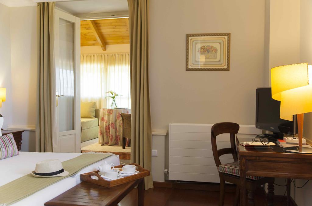 Double or Twin Room Living Room