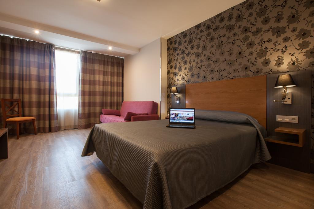 Double or Twin Room,511618389:JPEG
