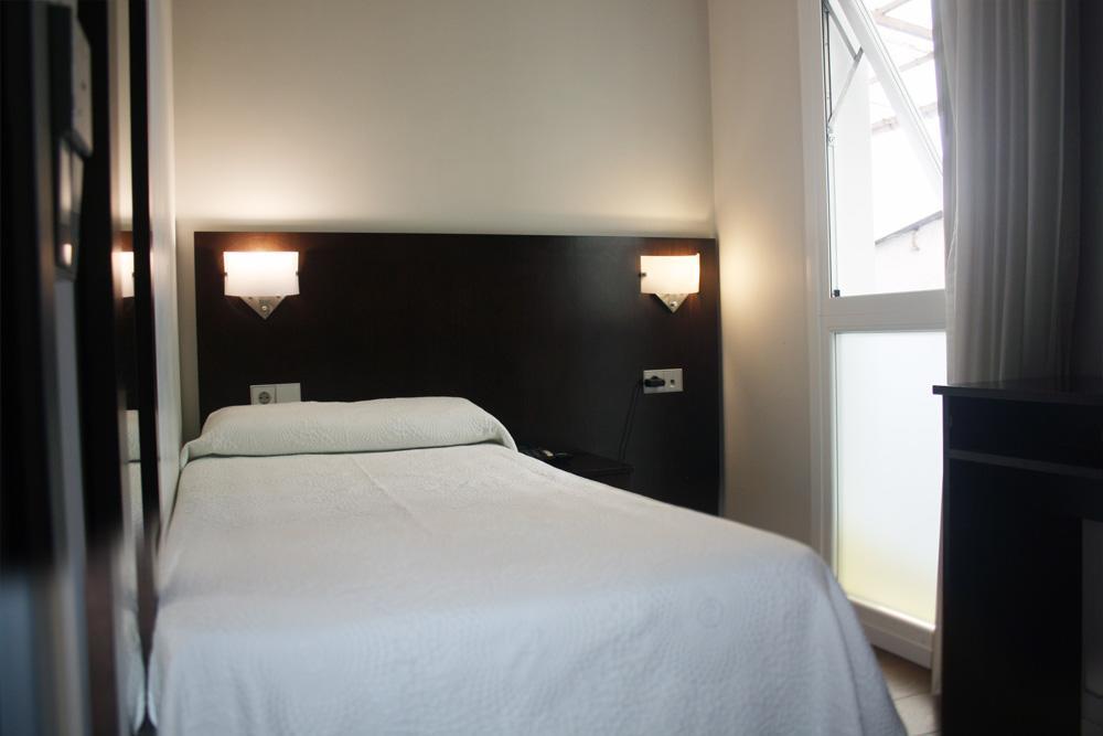 Single Room,710255614:JPEG