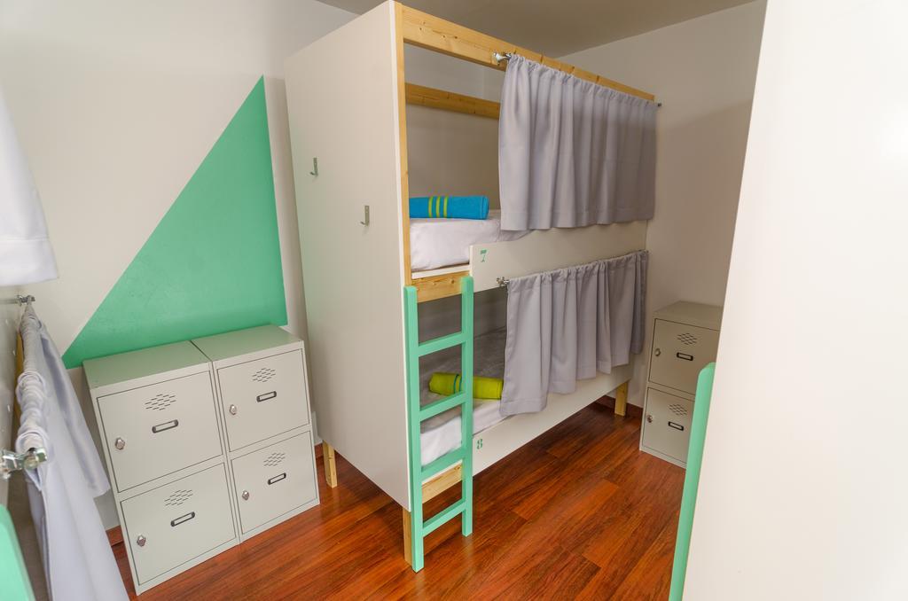 Litera en habitación compartida mixta de 8 camas