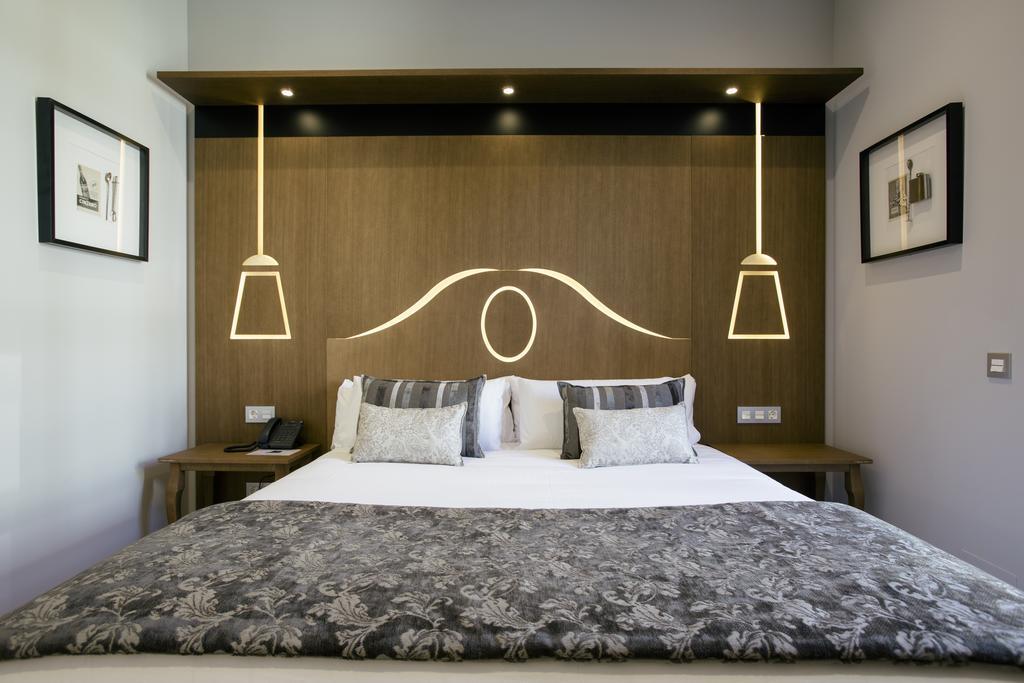 Three-Bedroom Apartment with Balcony
