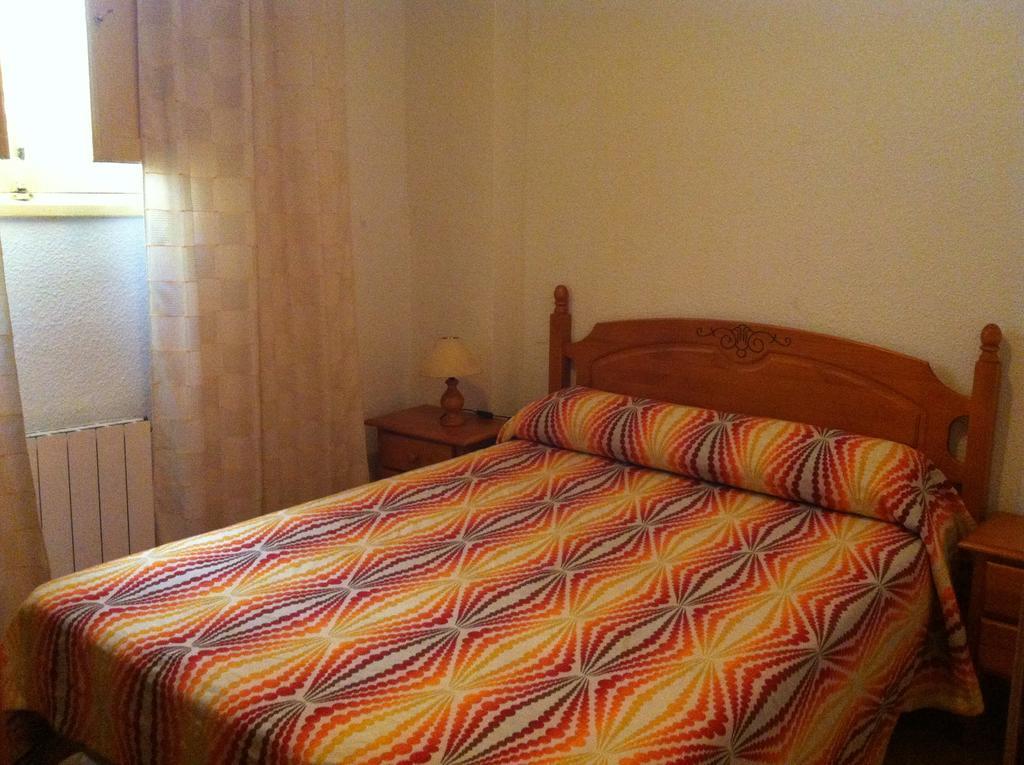 Doppelzimmer mit Zustellbett und einem eigenen Bad