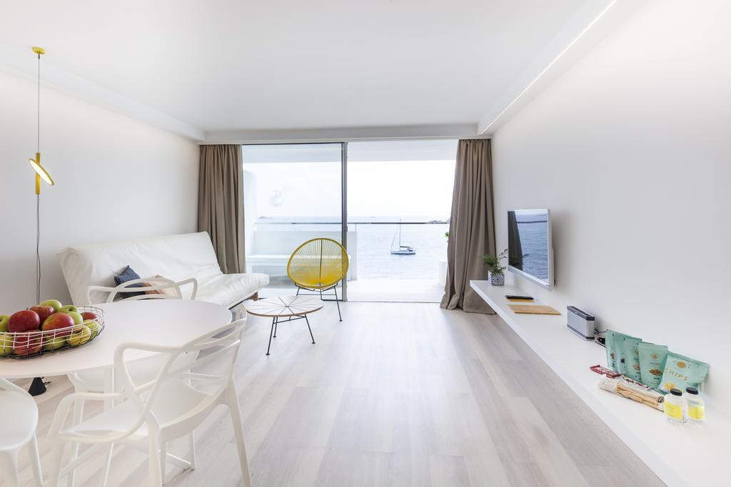Studio Apartment with Sea View,818885480:JPEG