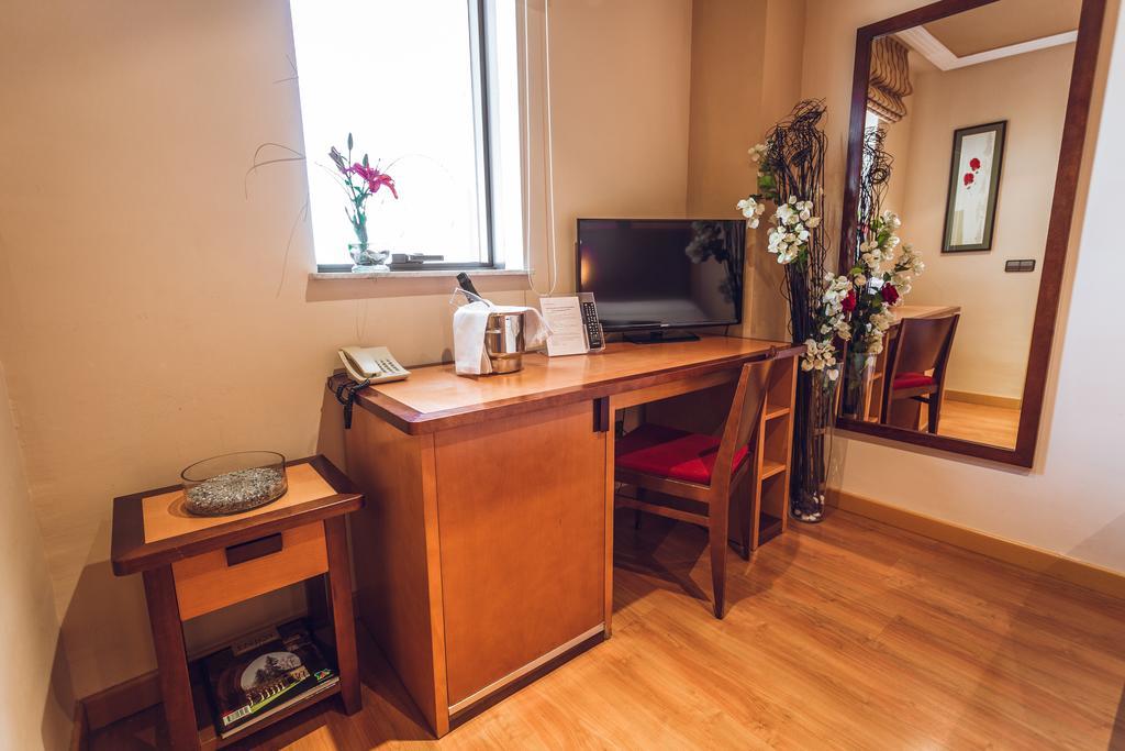 Chambre Double avec Lit d'Appoint (2 Adultes + 1 Enfant)