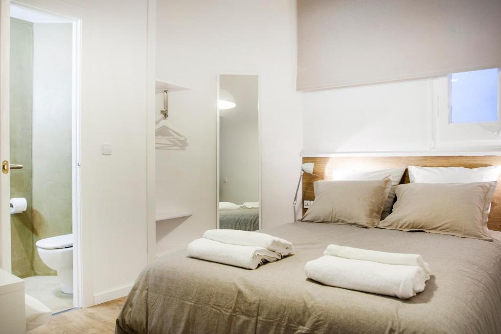 Economy Double Room,49832586:JPEG