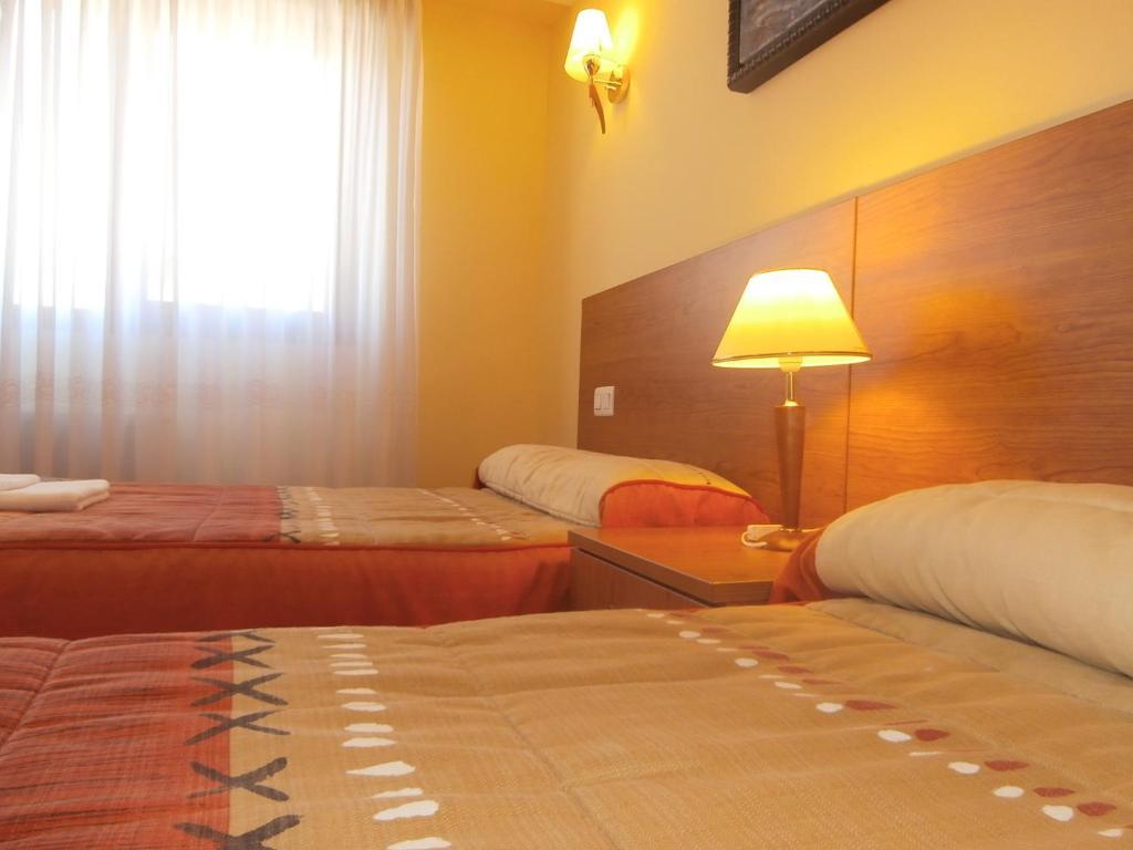 Twin Room,1758353624:JPEG