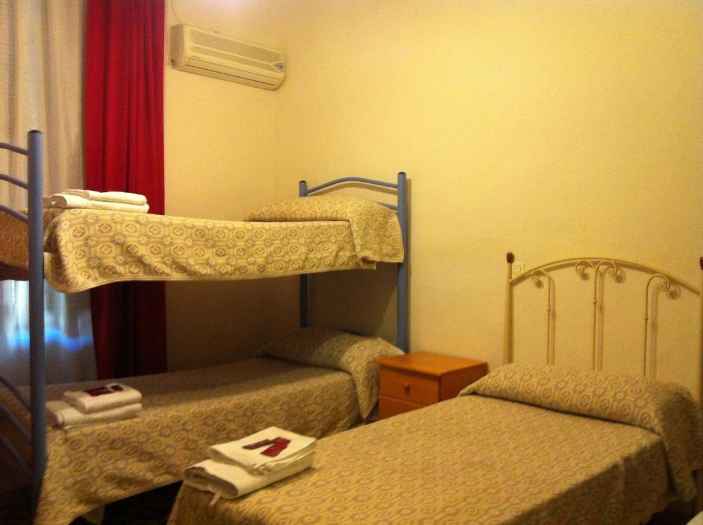 Doppelzimmer mit Zustellbett und mit Gemeinschaftsbad
