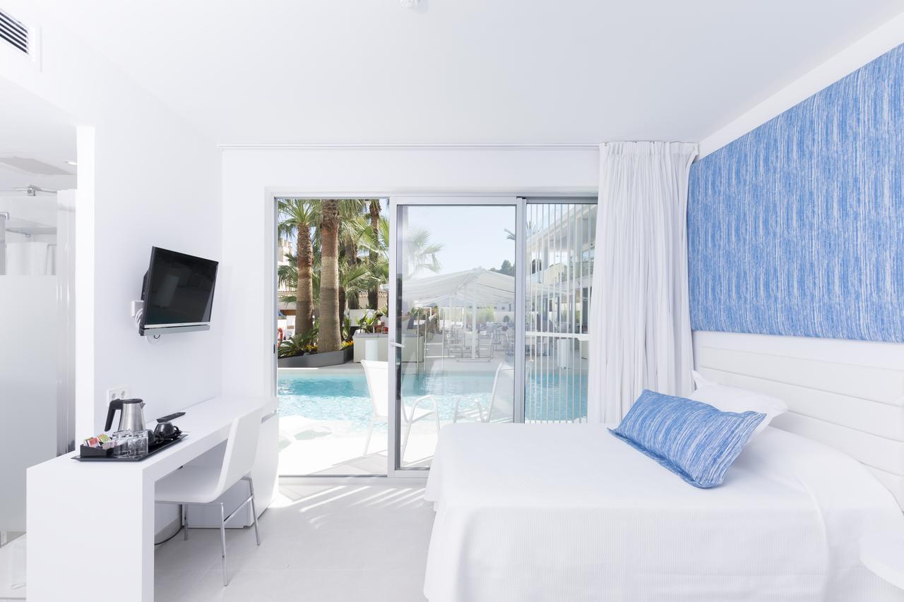 Double Room with Direct Access to Pool