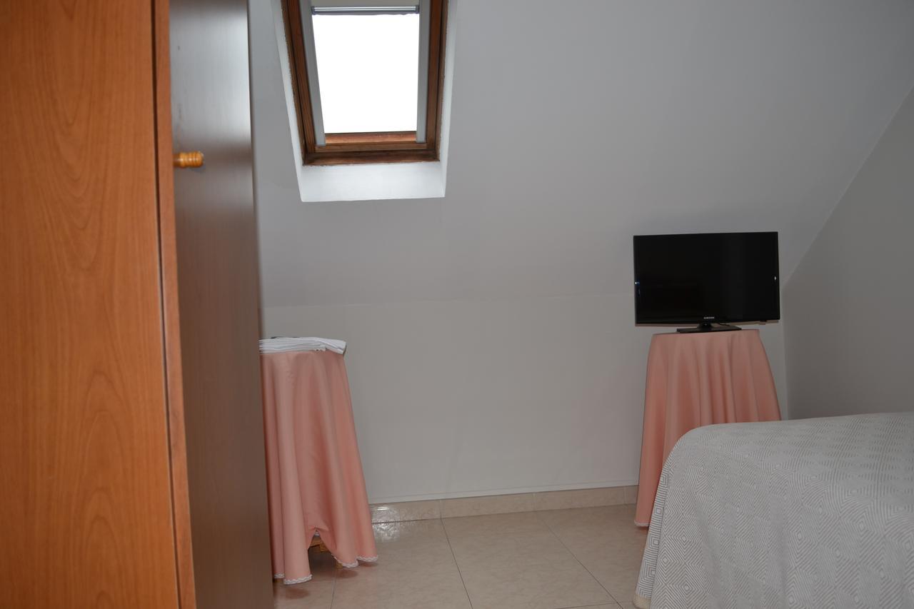 Habitación Individual con ducha y aseo compartidos