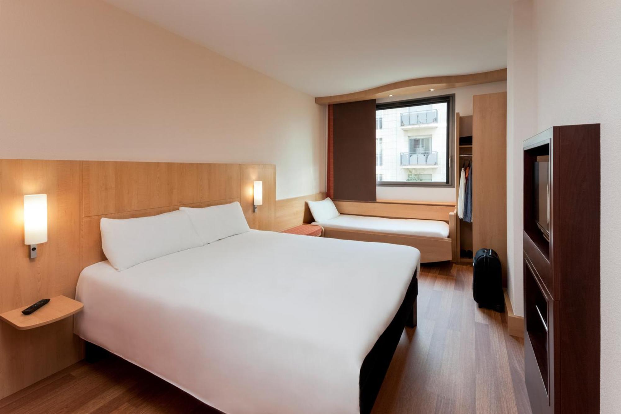 Quarto Duplo com Cama Extra
