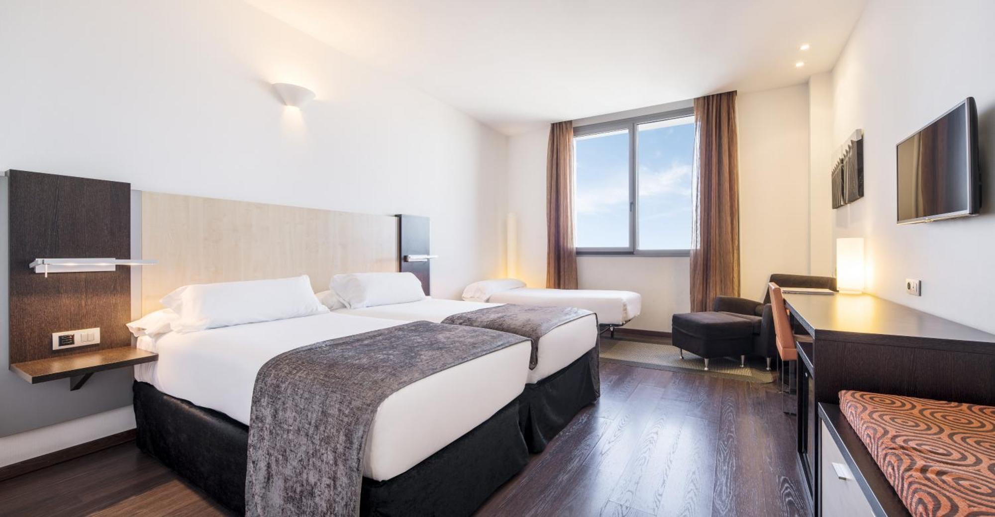 Chambre Triple (2 Adultes & 1 Enfant)