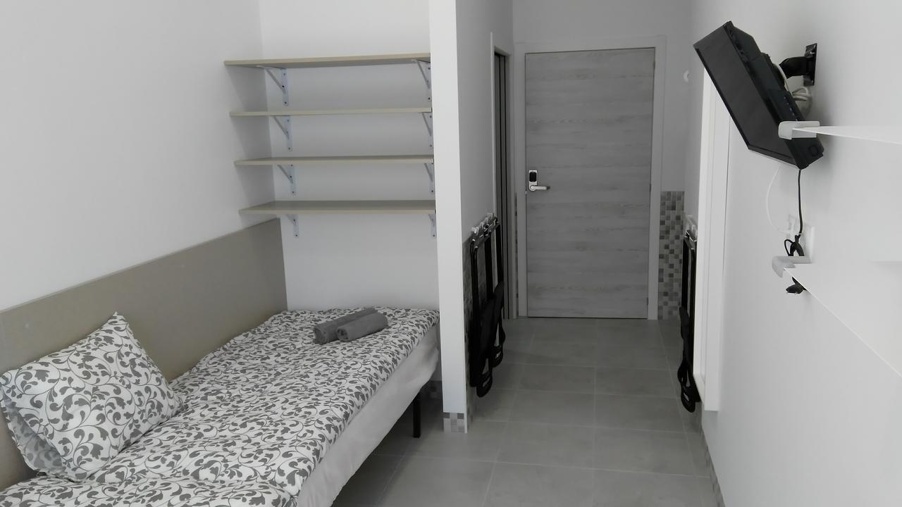 Twin Room Shower
