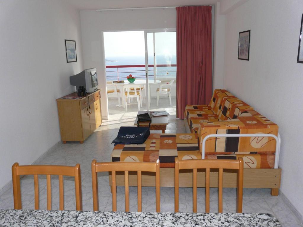 One-Bedroom Apartment with Sea View (2 - 4 Adults)