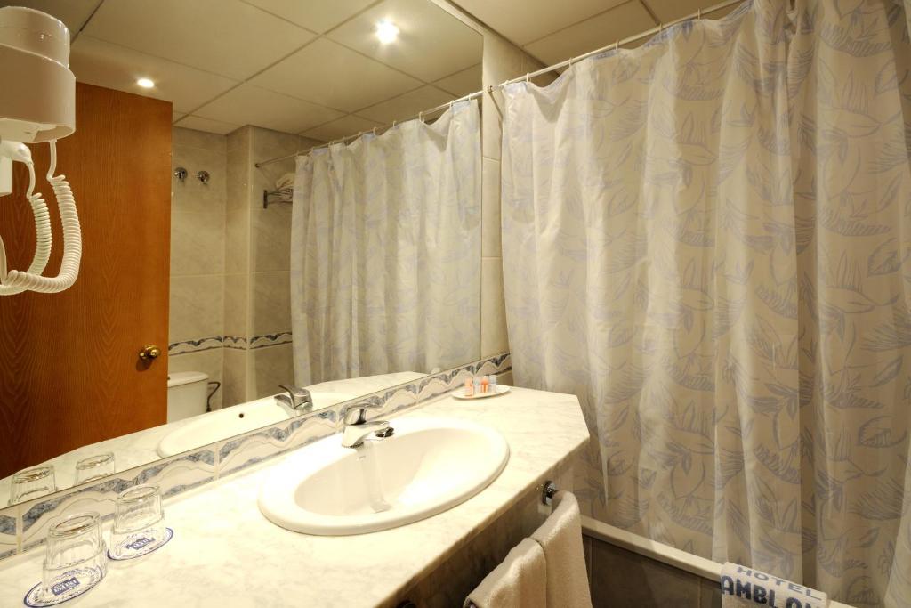 Double or Twin Room Partial Sea View